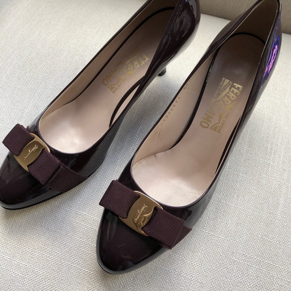 Salvatore Ferragamo Dark Purple Heels with Gold Accents sz 9 C
